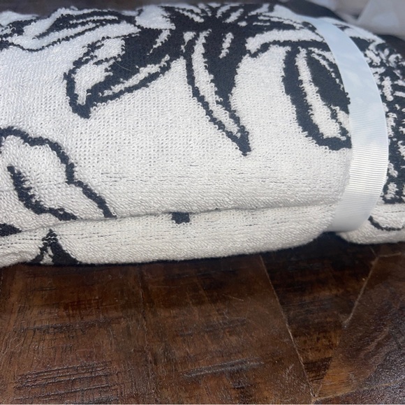 Peri Home Super Soft COTTON 2 Pck Hand TOWELs 18x28” White Black OEKO-TEX NWT - Picture 4 of 6